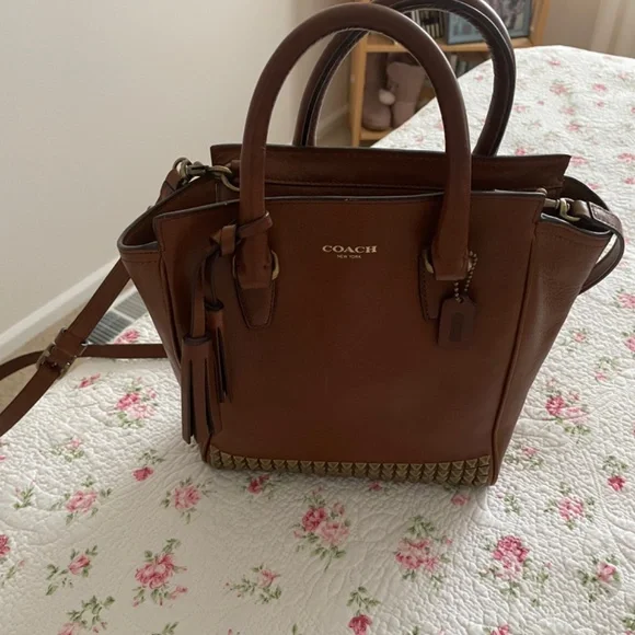 Coach mid-sized cross body purse - Picture 2 of 5